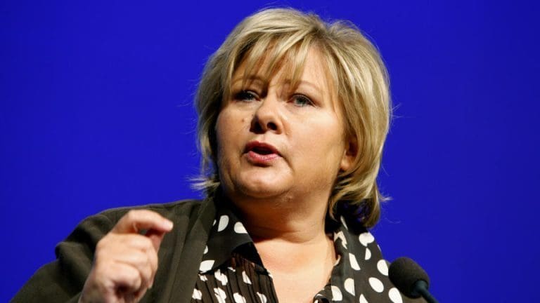 Erna åpner Hjortsenteret