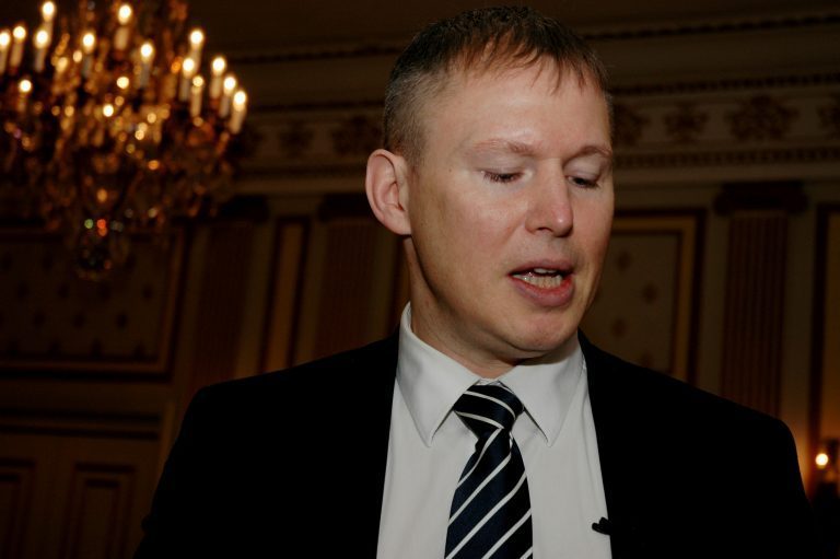 Følger pengene