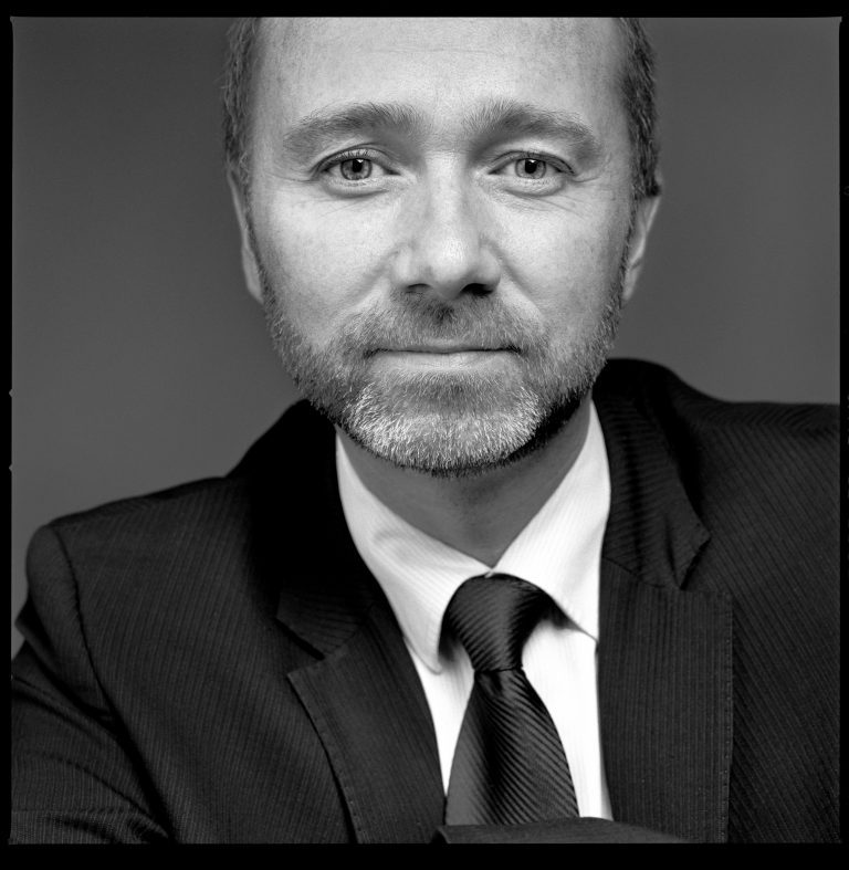 – Vi kunne ikke selge oss for billig