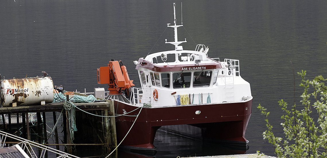 Arbeidsbåt, oppdrettsbåt, "Åse Elisabeth", eies av Northern Light Salmon, Grovfjorden. Foto: GEIR BJØRN NILSEN