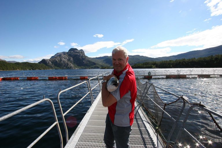 Her får de ansatte 100.000 i bonus hver
