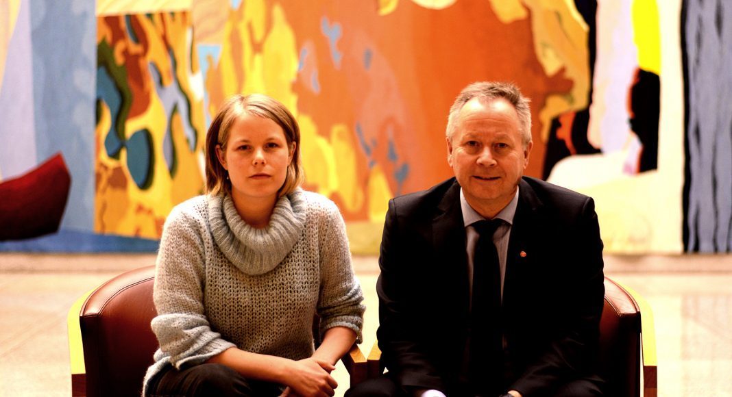 SKEPTISK: Stortingspolitikerne Kirsti Bergstø (SV) og Kåre Simensen (Ap) fra Finnmark er ikke udelt positiv til regjeringas vekstambisjoner for havbruksnæringa.