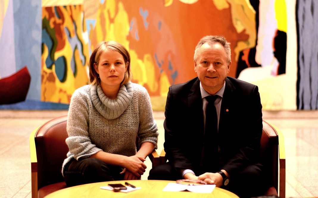 SKEPTISK: Stortingspolitikerne Kirsti Bergstø (SV) og Kåre Simensen (Ap) fra Finnmark er ikke udelt positiv til regjeringas vekstambisjoner for havbruksnæringa.