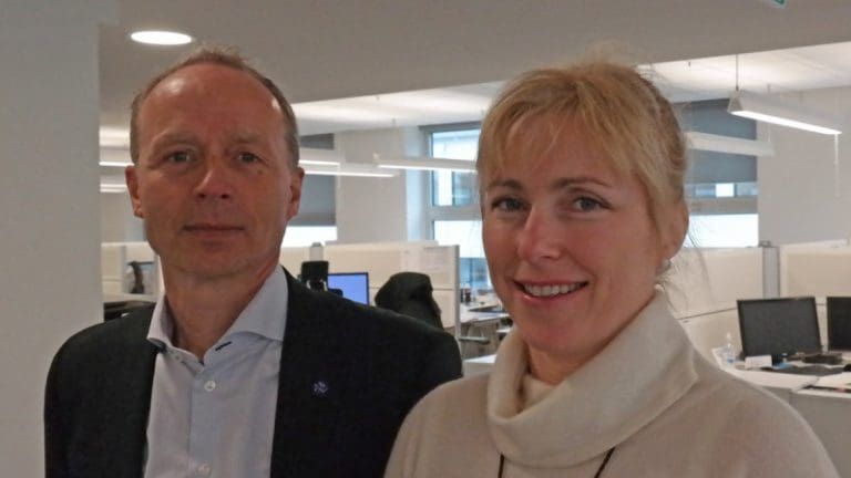 I denne bedriften bor ledelsen på hybel eller i seilbåt