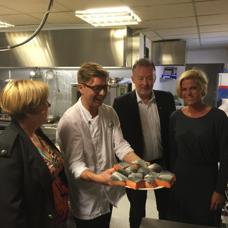 Serverte laks fra lukket anlegg