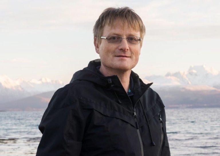 Inge Berg vitnet i retten i dag. Advokaten sier dette nå er en prinsippsak for Nordlaks