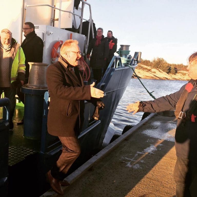 Mediesirkus da Per Sandberg besøkte Blom Fiskeoppdrett