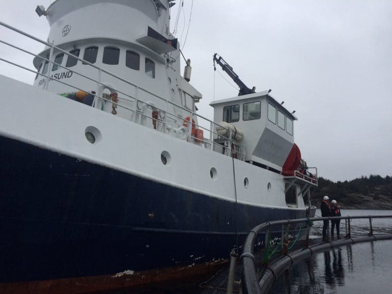 Brann i maskinrommet i spylebåt