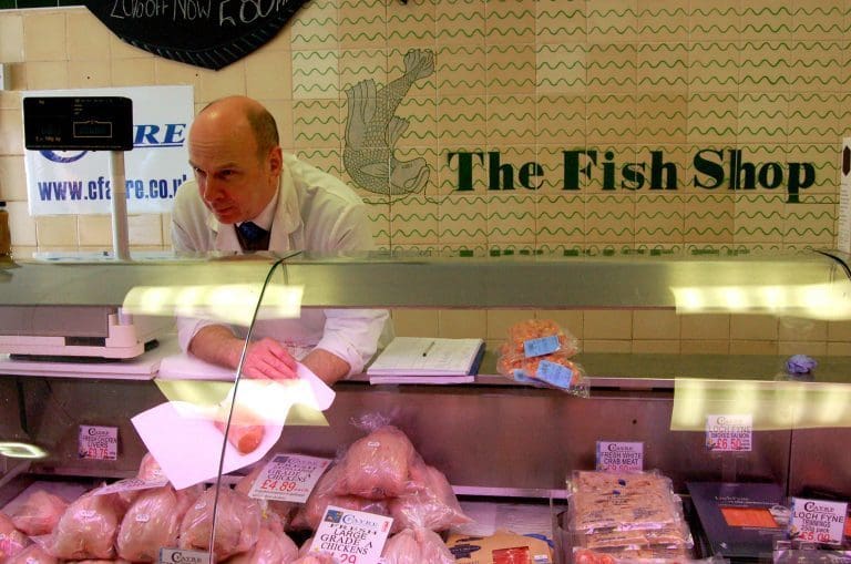 Prisøkningen tar knekken på fiskeforhandlere