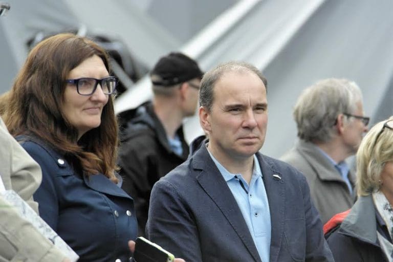 – Det er litt sårt fordi politikerne har kritisert oss fordi vi ikke går i lukkede anlegg
