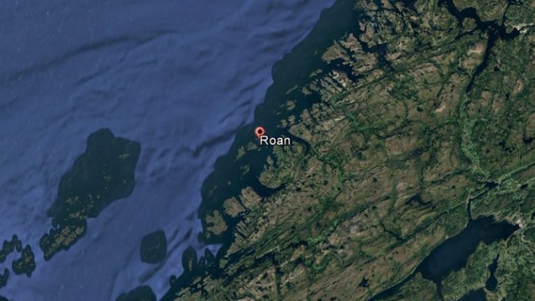 82 meter lang brønnbåt på grunn ved Roan