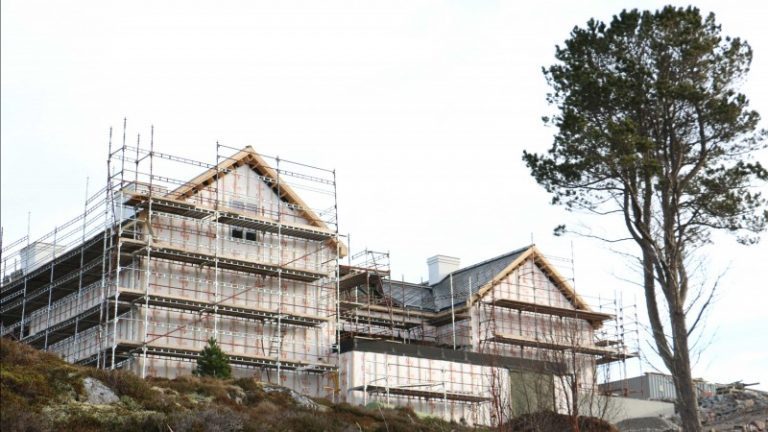 Laksemilliardær bygger gigantbolig på hjemplassen – inneholder kino, basseng og velværeavdeling