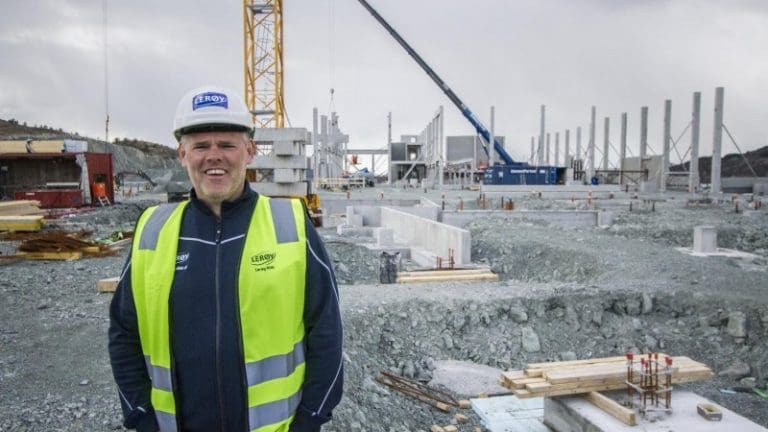 Kjempeanlegget reiser seg på Jøsnøya på Hitra