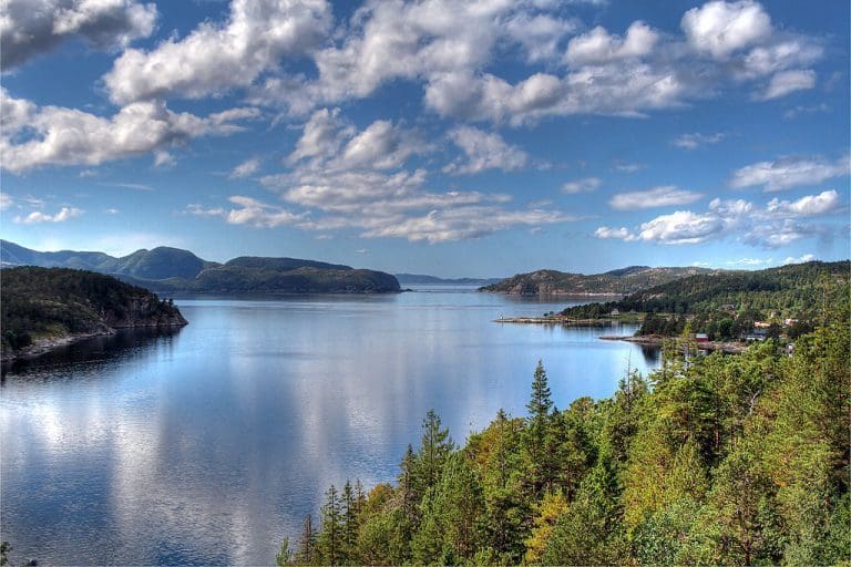 Får produsere laks i terskelfjord
