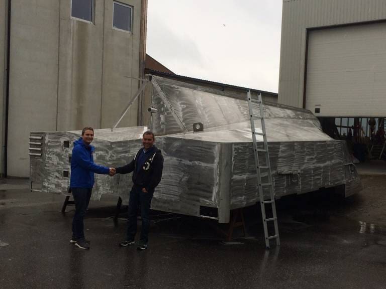 Folla Maritime Service med båtleveranse til Refsnes Laks