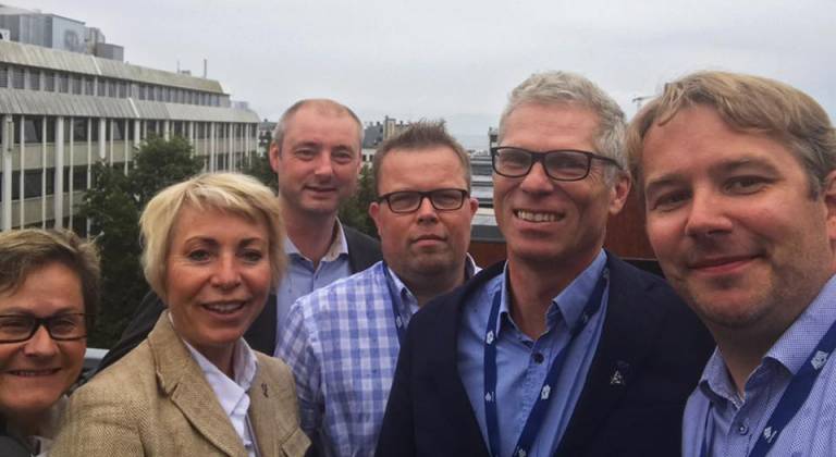 #Selfie: Nå er det nye toner mellom HI og NSL