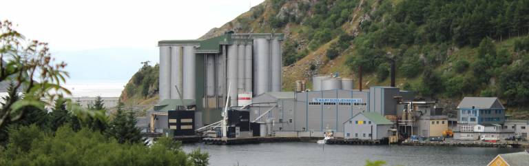 Brann ved sildoljefabrikken i Måløy