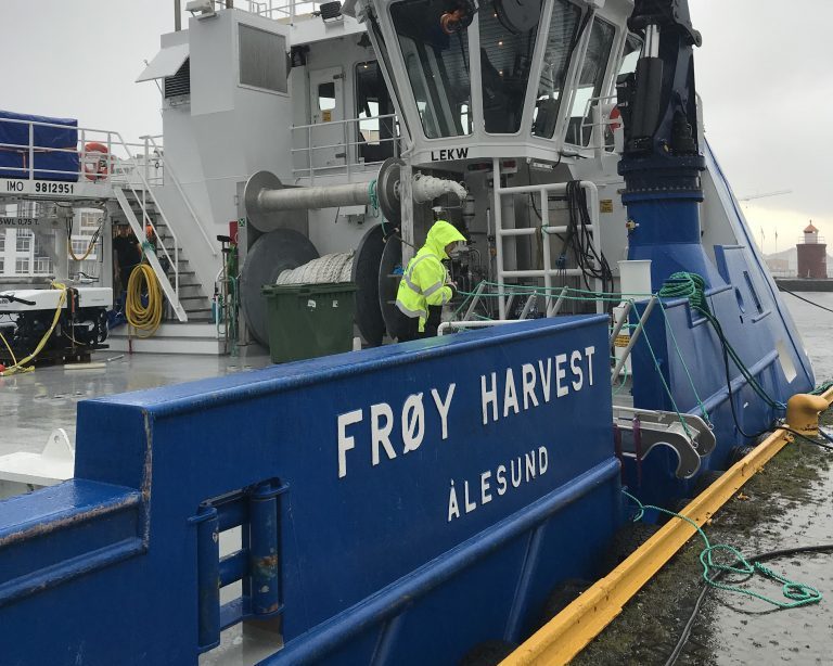 Frøy Vest døpte fullspekket servicefartøy