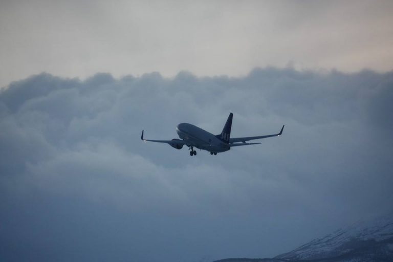 Gjenopptar lakseflyvninger fra Evenes