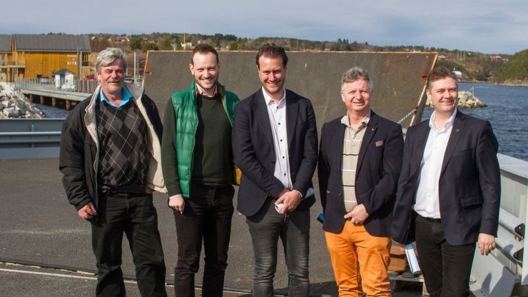 Frps finansfraksjon besøkte Hitra og Frøya: – Finnes ikke bedre plass å se hvor pengene blir skapt