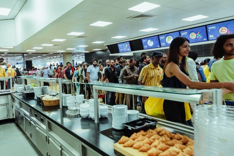 Torsdag åpnet verdens største IKEA-restaurant i India – målet er å servere 500 måltider med norsk laks om dagen