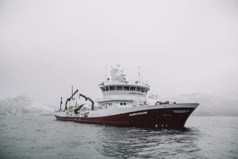 Brønnbåt gikk på grunn ved Raftsundet