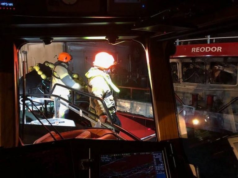 Redningsskøytas bilder fra båtbrannen i &laquo;Reodor&raquo;