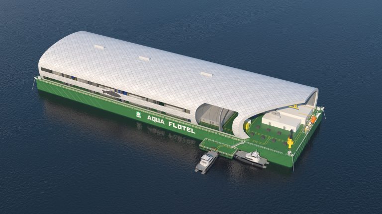 Presenterte dette flytende &laquo;laksehotellet&raquo; for statssekretæren: – Det virker som det er store muligheter for at de kan endre vedtaket