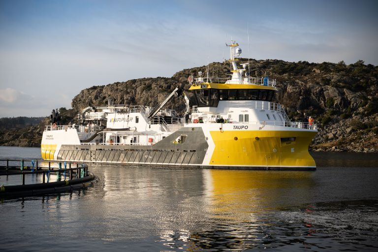 Døpte ny prosessbåt: – Jeg har stor tro på at dette er fremtidens måte å transportere laks fra merd til slakteri