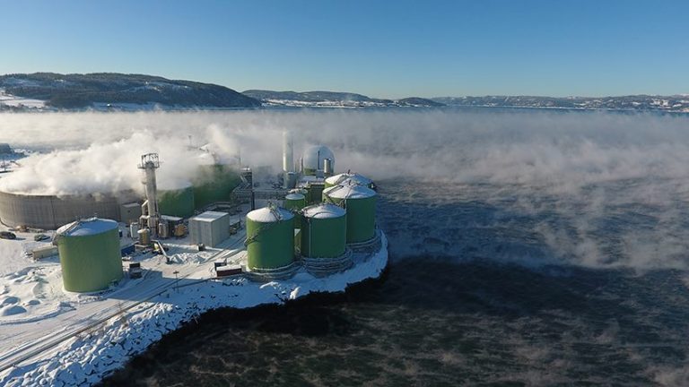 Produserer biogass av død oppdrettslaks: – Biokraft hadde positiv kontantstrøm allerede seks måneder etter oppstarten