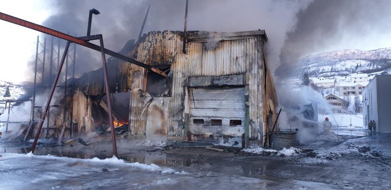 Leverer som normalt tross storbrann