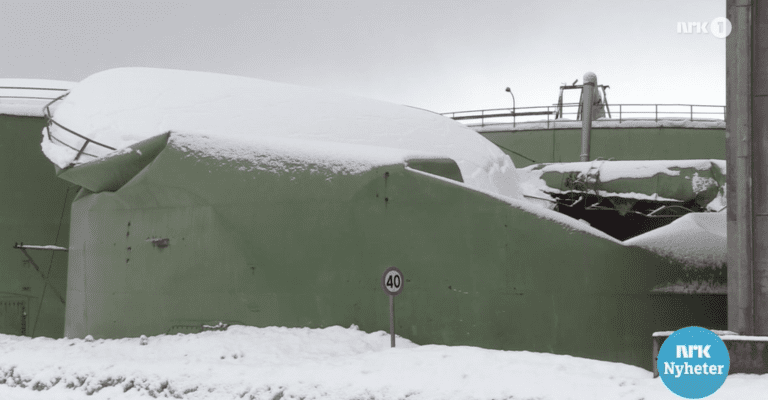 Ensilasjetank med 2.800 kubikk fiskeproteinkonsentrat holder på å kollapse i Tromsø på grunn av snøtyngde