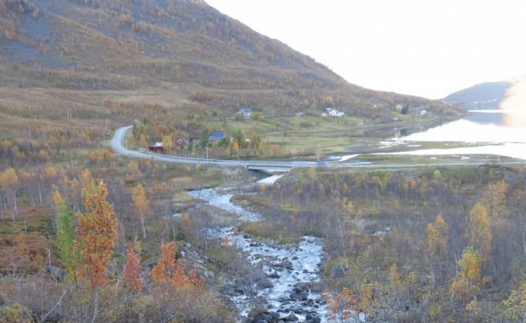 Utsettelse på utsettelse, men investoren hevder det er nok ressurser til å finansiere landbasert milliardanlegg i Finnmark