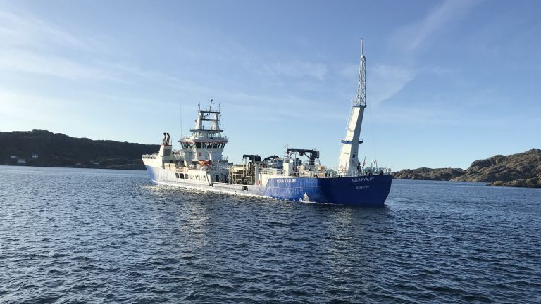 &laquo;Aqua Kvaløy&raquo; på grunn i Sogn og Fjordane: – Enkelt og greit en feilnavigering