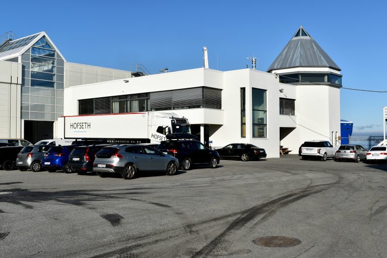Hofseth permitterer 20 ansatte ved foredlingsanlegget i Ålesund