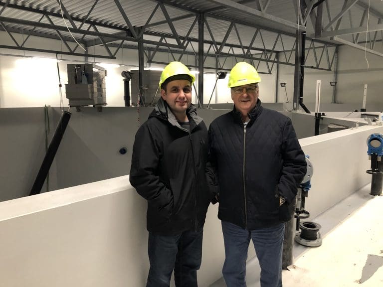 Derfor valgte disse to skotske fiskebåtrederne å investere i smoltanlegg i Kragerø