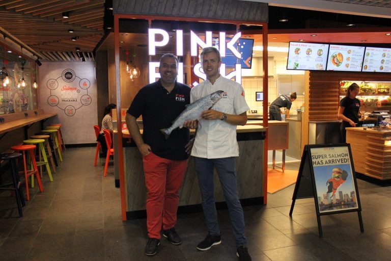 Pink Fish-restaurant måtte stenge: – Ikke villig til å bruke penger på fiskemåltider