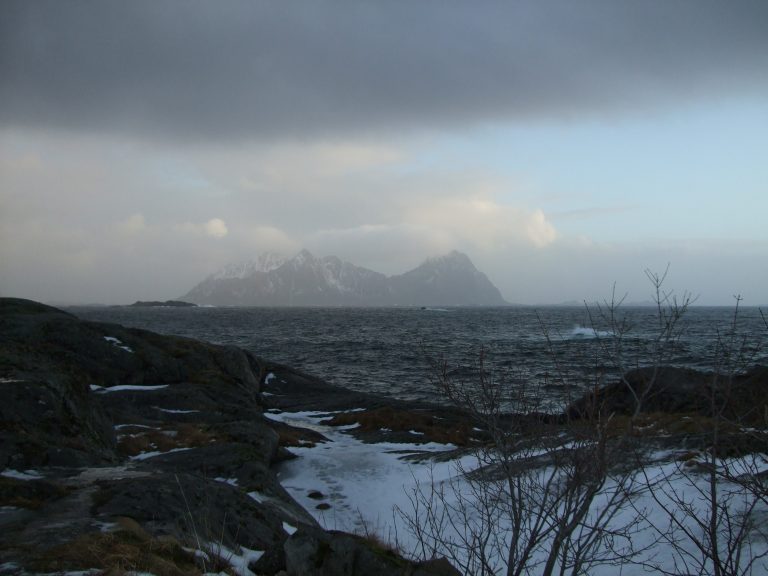 NTS-båt fikk problemer i Vestfjorden og måtte slepes til kai