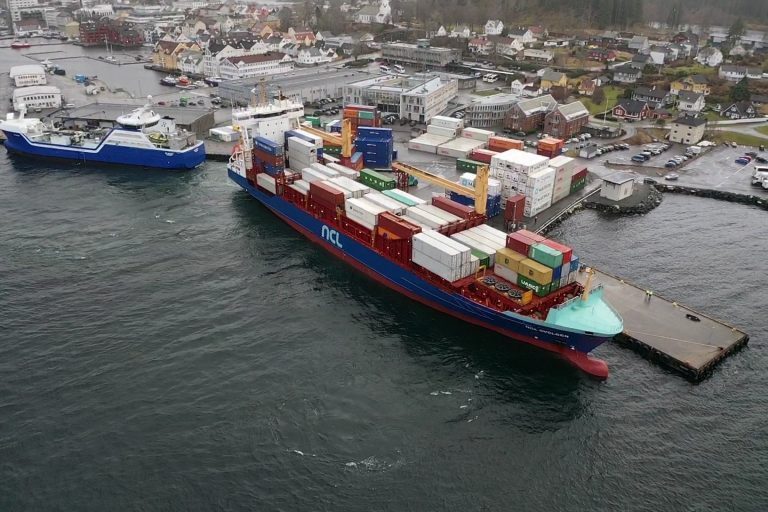 Containerrederi vil bistå i lakseeksporten: Står klar med betydelig ledig kapasitet