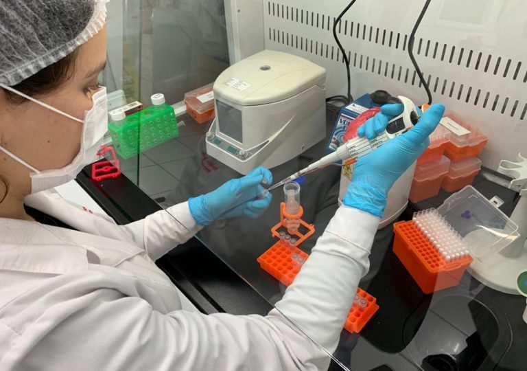 På Færøyene og i Chile brukes oppdrettslaboratorier for Covid-19-tester. Nå kan det samme skje i Norge
