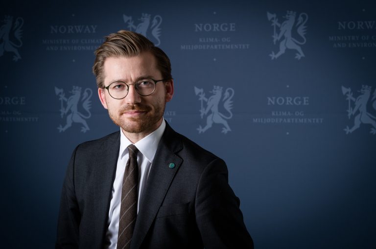 &laquo;Departementet sitt vedtak fører ikke uten videre til at det er gitt &laquo;grønt lys&raquo; for oppdrettsanlegg i verdensarvområdet&raquo;