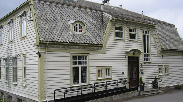 Daglig leder ved tidligere sjømatbedrift i Møre og Romsdal vedtok forelegg for flere brudd på matloven