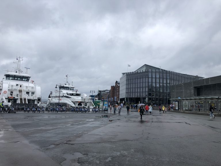 Kronestyrkelse drar med seg lakseprisen ned