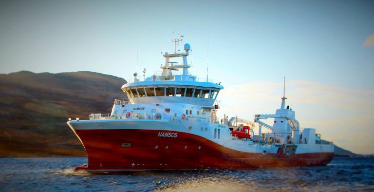 Mann falt over bord på brønnbåten &laquo;Namsos&raquo; – flydd til sykehus