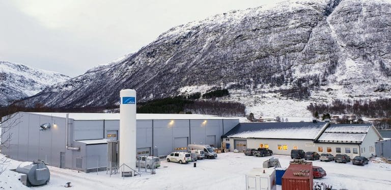 Snart tar smoltprodusenten for første gang i bruk RAS-teknologi: – Vi har en god følelse