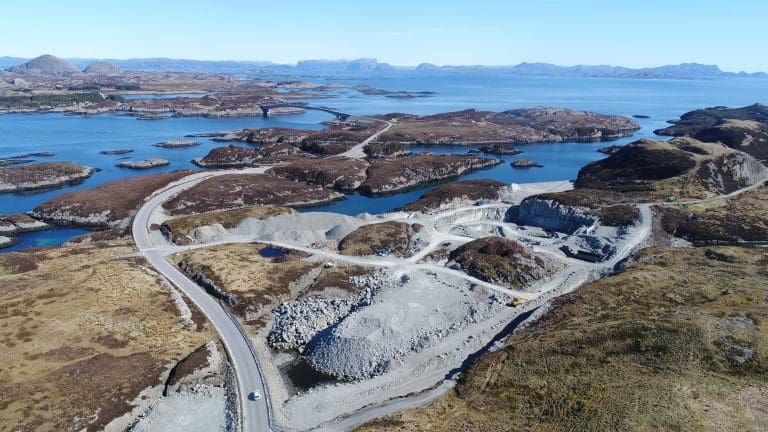 De sikter på 20.000 tonn laks på land. Men først vil Bulandet Miljøfisk bli god på postsmolt