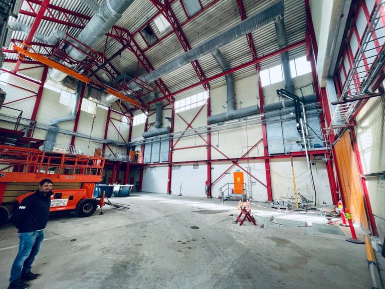Den gamle råvareglassfabrikken fylles med ny teknologi for gjenbruk av slam