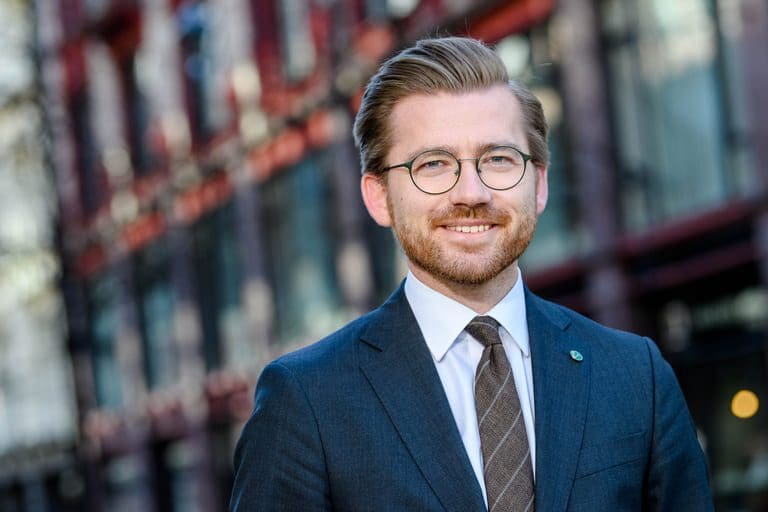 Regjeringa vil greie ut krav om nullutslepp av lakselus frå oppdrettsanlegg frå og med 2030