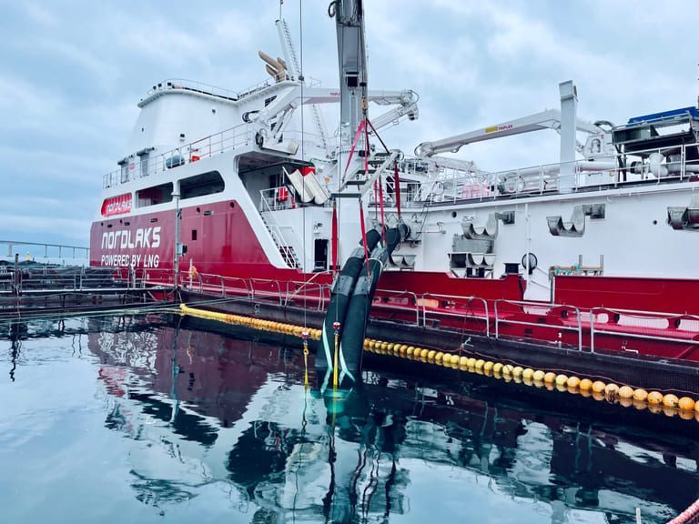 Nordlaks mangler råstoff, stanser drifta i to uker og permitterer ansatte