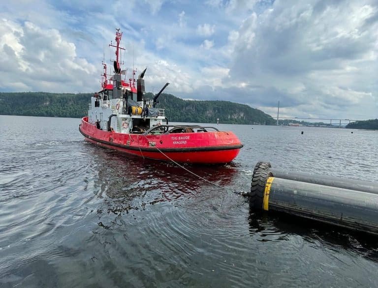 485 meter langt slep underveis fra Oslofjorden til Salmon Evolutions anlegg i Romsdal